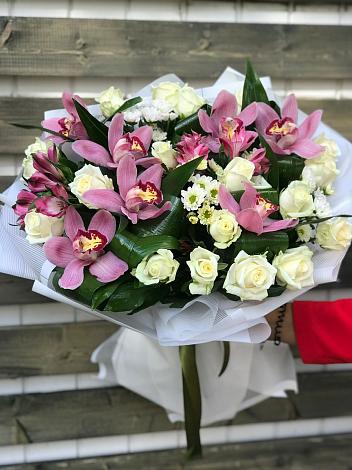 Букет цветов из: Розы и Хризантемы в Петрозаводске