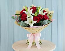 Букет цветов из:  Лилии и Розы в Петрозаводске