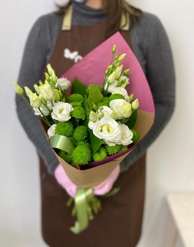 Букет цветов из: Хризантемы и Лизиантусы в Петрозаводске