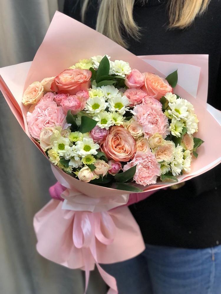 Букет нежные объятья в Петрозаводске Букет цветов из: Гвоздики, Розы и Хризантемы в Петрозаводске