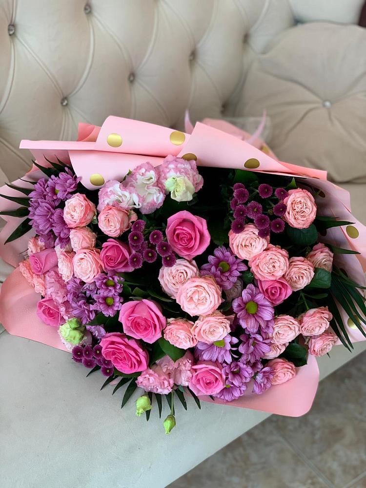 Букет цветов из: Хризантемы, Розы и Лизиантусы в Петрозаводске