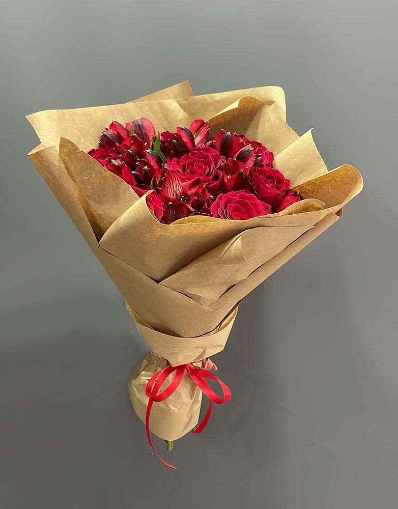 Букет цветов из: Альстромерии и Розы в Петрозаводске