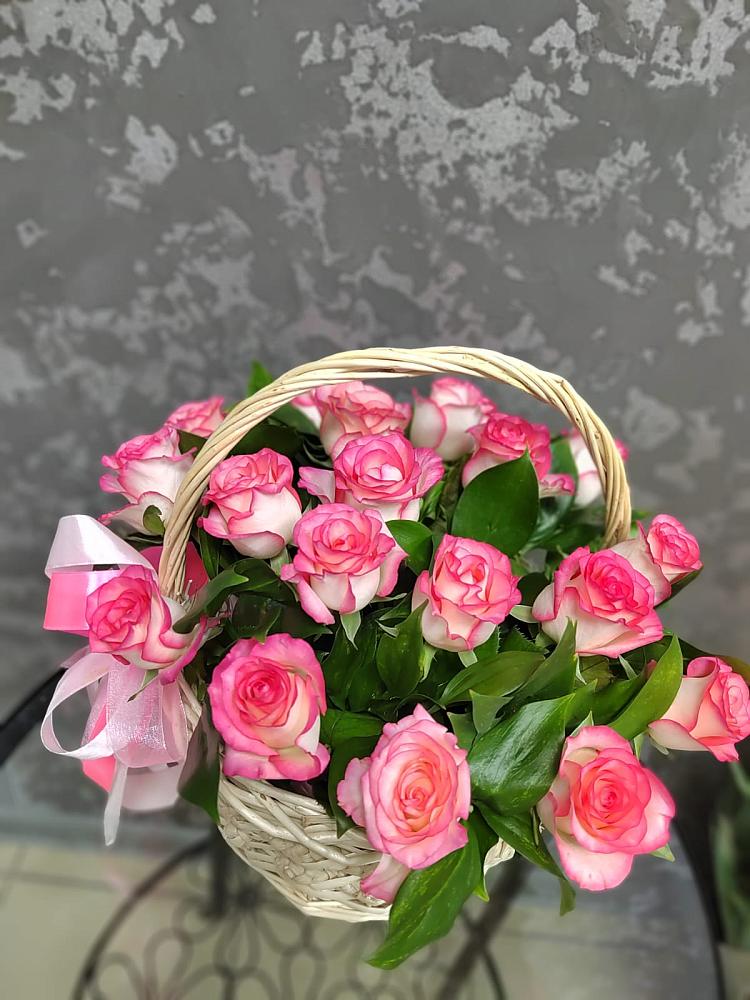 Цветочная композиция из Розы в корзине в Петрозаводске