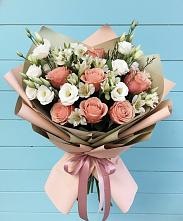 Букет олимп в Петрозаводске Букет цветов из:  Розы, Альстромерии и Лизиантусы в Петрозаводске
