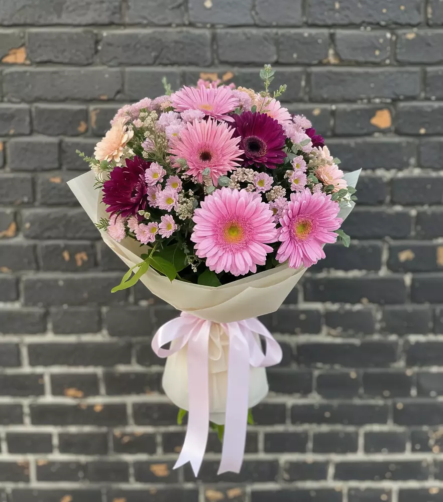 Букет яркие краски в Петрозаводске Букет цветов из: Герберы и Хризантемы в Петрозаводске