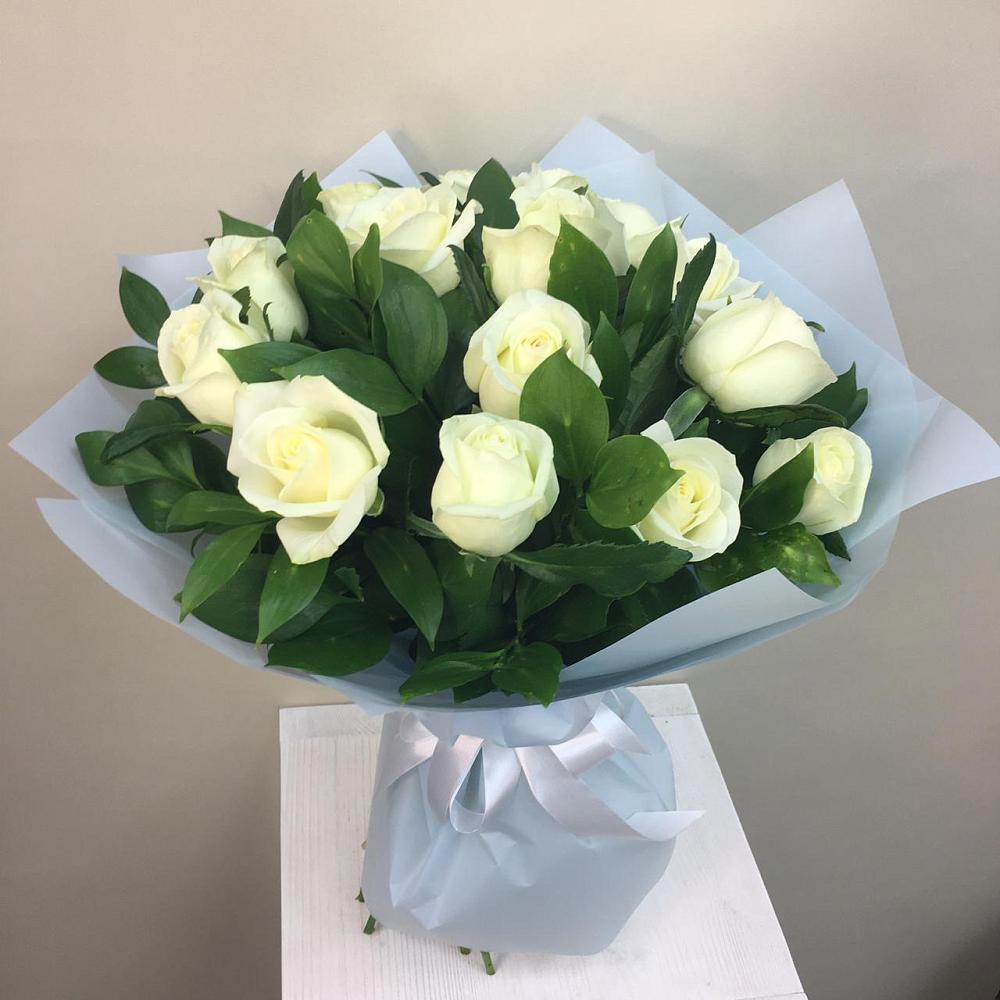 15 Белых роз Проуд в Петрозаводске Букет 15 Белых роз Проуд в Петрозаводске