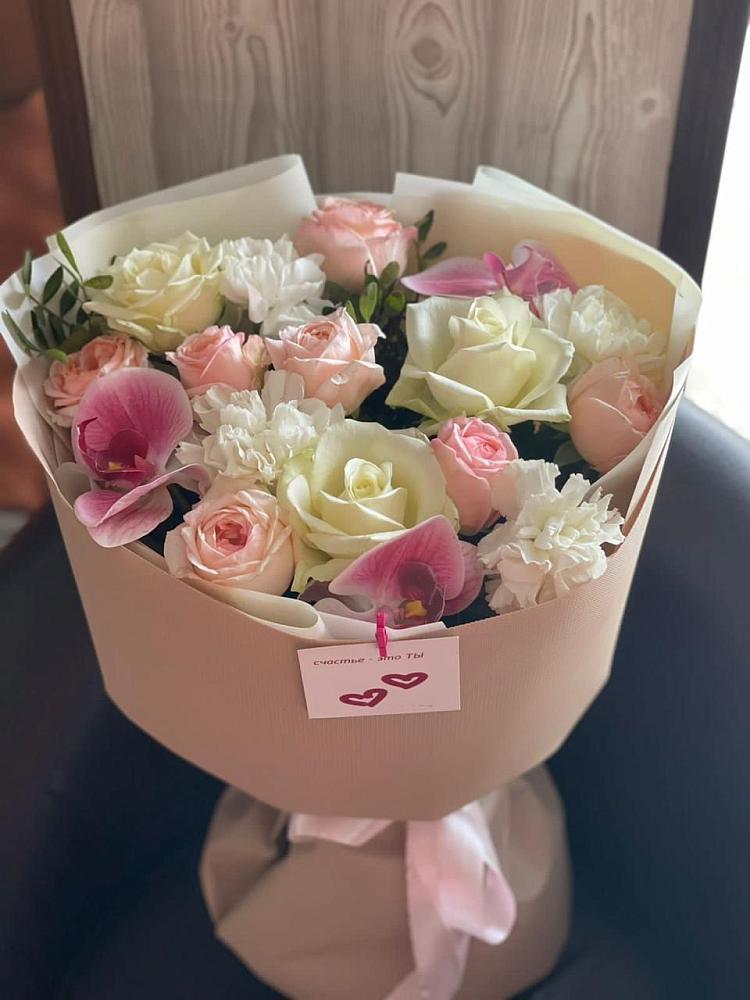 Букет цветов из: Орхидеи, Розы и Гвоздики в Петрозаводске