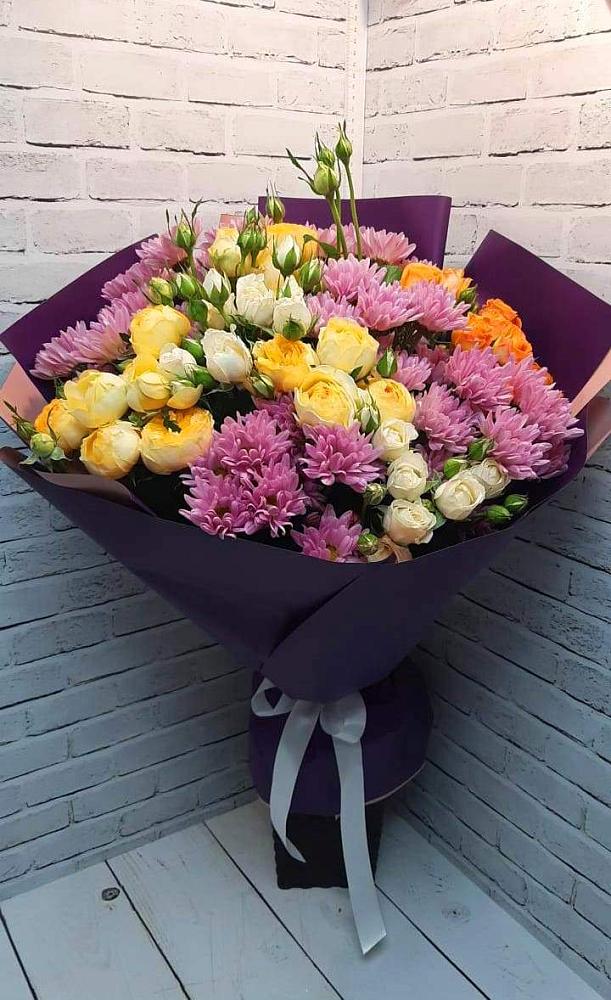 Букет цветов из: Хризантемы и Розы в Петрозаводске