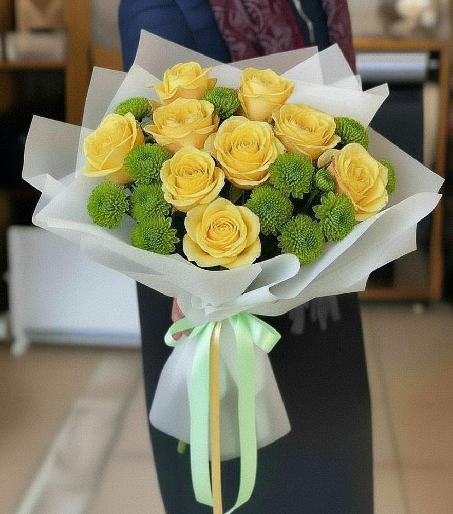 Букет сочно-зеленый в Петрозаводске Букет цветов из: Хризантемы и Розы в Петрозаводске
