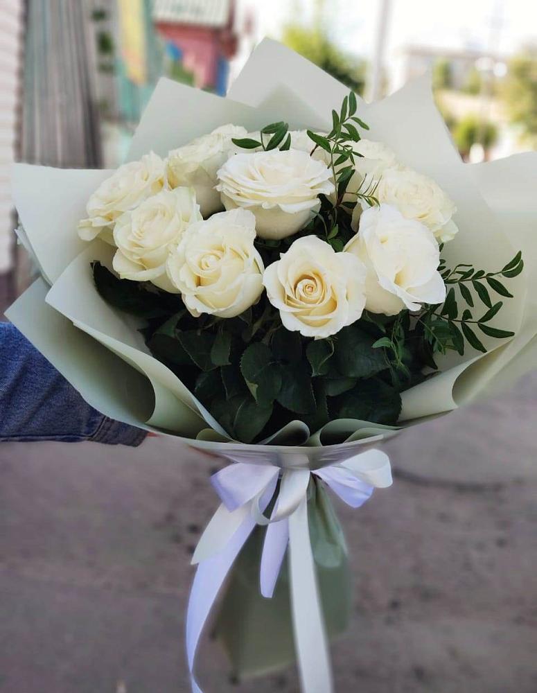 Букет Белые розы Проуд в Петрозаводске