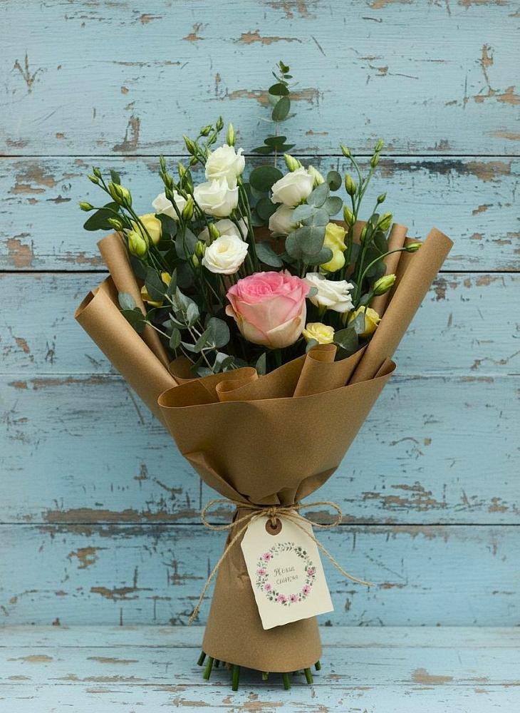 Букет цветов из: Розы и Лизиантусы в Петрозаводске