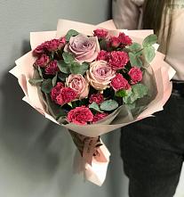 Букет цветов из:  Гвоздики и Розы в Петрозаводске