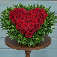 Цветочная композиция из Розы в виде сердца в Петрозаводске