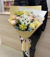 Букет цветов из:  Альстромерии, Розы и Хризантемы в Петрозаводске
