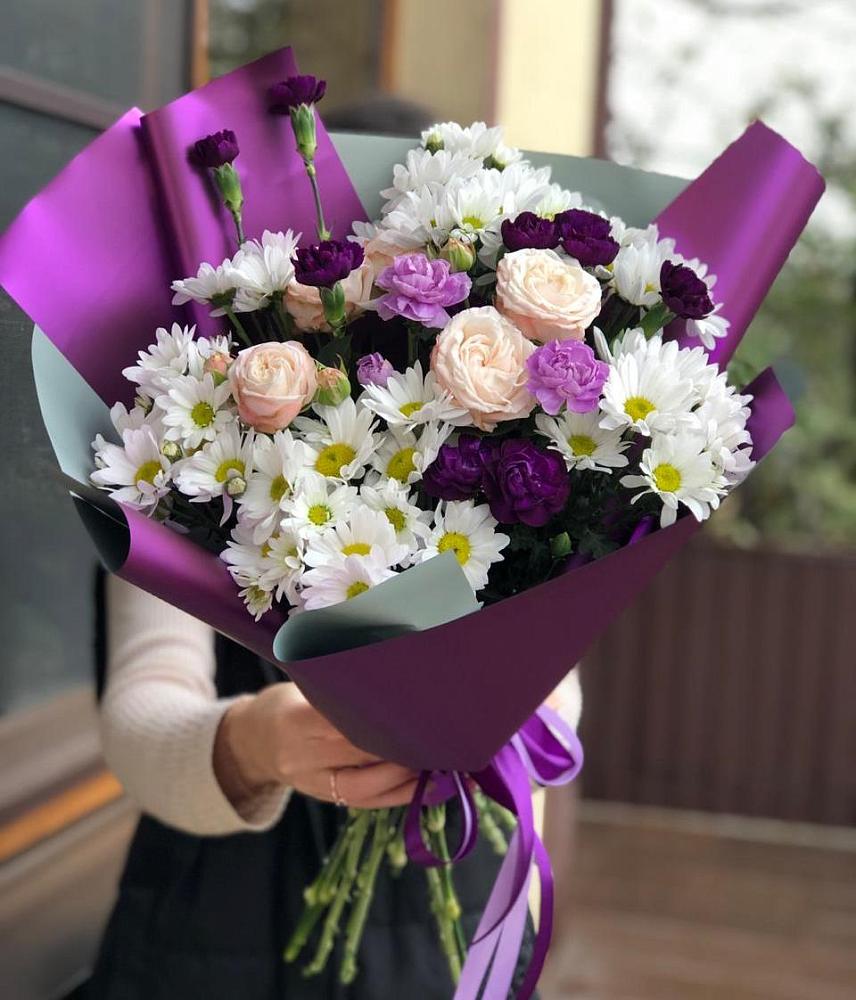 Букет фиолетовый сад в Петрозаводске Букет цветов из: Хризантемы, Гвоздики и Розы в Петрозаводске