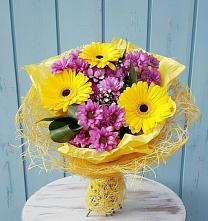 Букет одинокая звезда в Петрозаводске Букет цветов из:  Хризантемы и Герберы в Петрозаводске