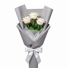 Букет 3 белые розы в Петрозаводске