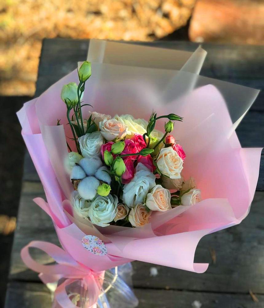 Букет цветов из: Розы и Лизиантусы в Петрозаводске