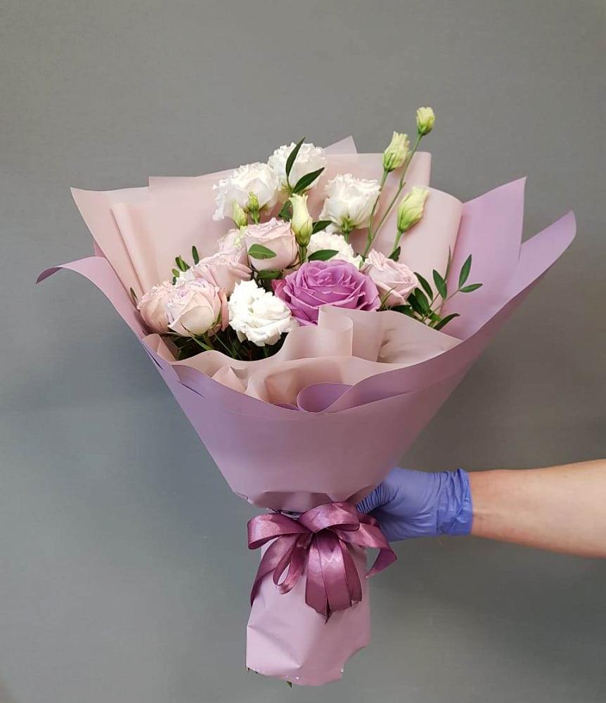 Букет цветов из: Розы и Лизиантусы в Петрозаводске