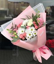 Букет цветов из:  Розы, Лизиантусы и Хризантемы в Петрозаводске