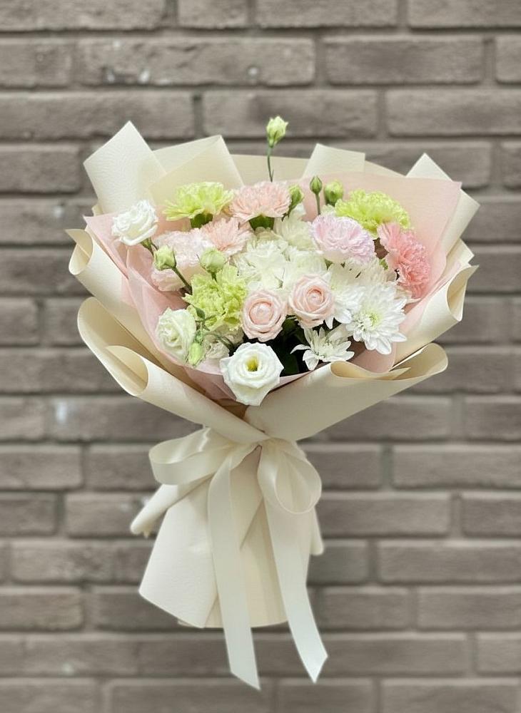 Букет Трепет мечты в Петрозаводске Букет цветов из: Гвоздики, Розы, Лизиантусы и Хризантемы в Петрозаводске