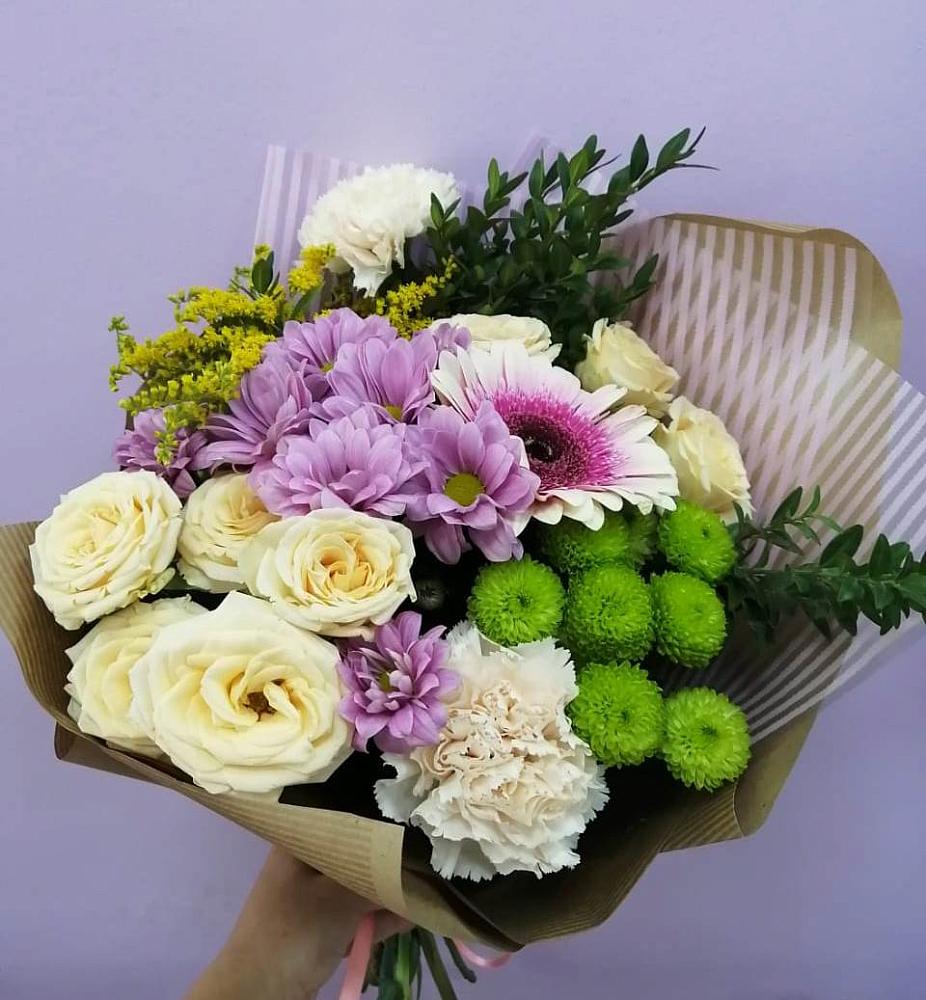 Букет магия в Петрозаводске Букет цветов из: Хризантемы, Розы, Гвоздики и Герберы в Петрозаводске