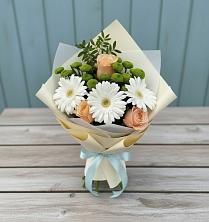 Букет герберы и розы в Петрозаводске Букет цветов из:  Герберы, Розы и Хризантемы в Петрозаводске