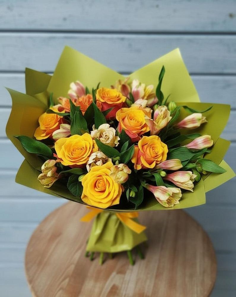 Букет цветов из: Альстромерии и Розы в Петрозаводске