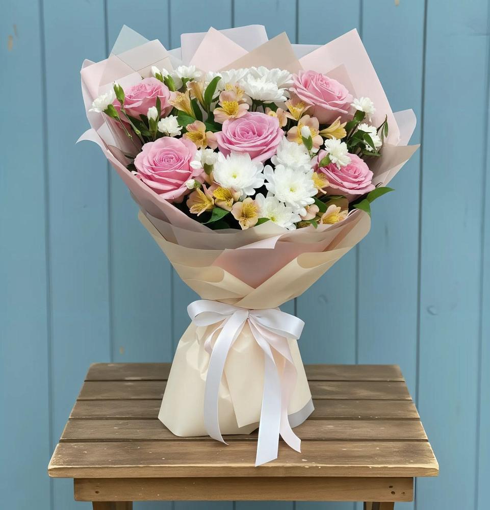 Букет цветов из: Гвоздики, Орхидеи и Розы в Петрозаводске