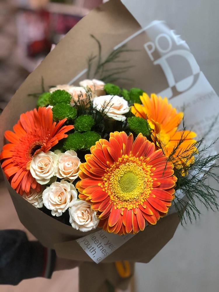 Букет цветов из: Герберы, Хризантемы и Розы в Петрозаводске