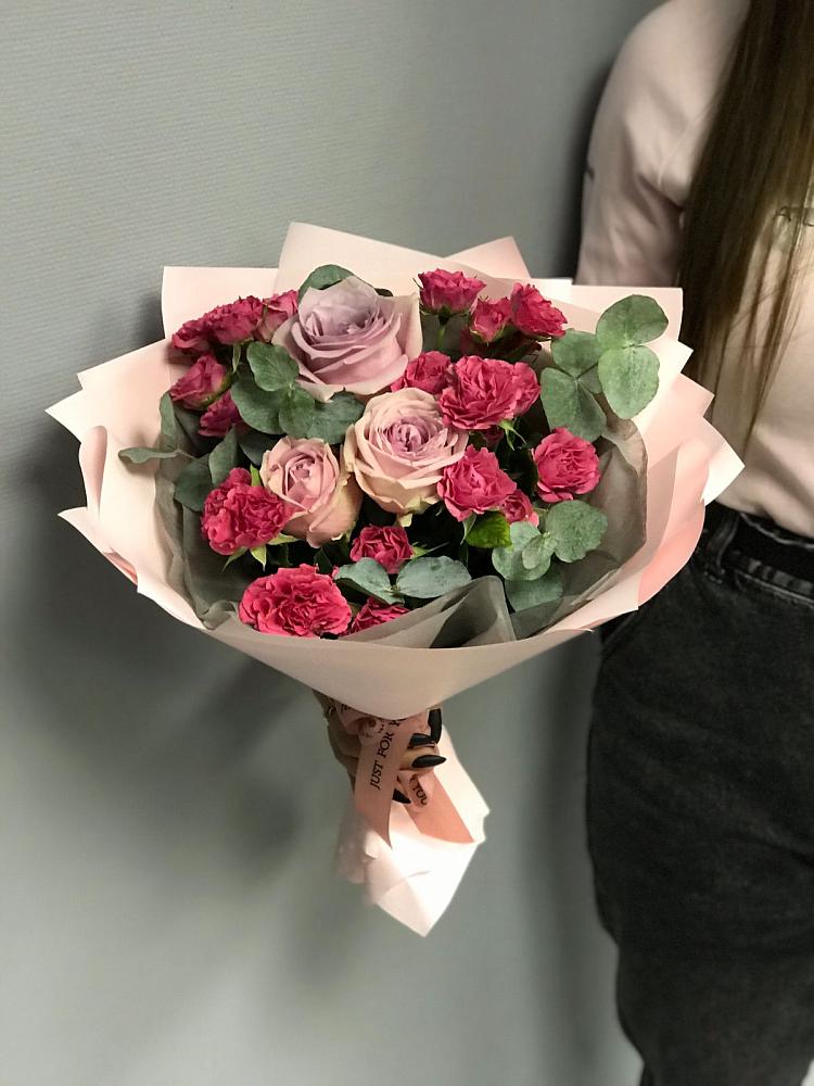 Букет цветов из: Гвоздики и Розы в Петрозаводске